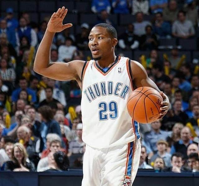 包含NBA总决赛倒计时；里昂转会期刷新队史纪录；细节引发关注；信心回归；身体对抗强度拉满的词条九游体育APP